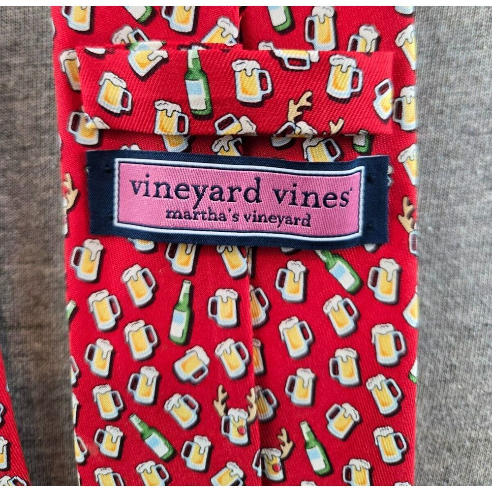 Vineyard‎ Vines Red Nosed Reinbeer Pattern Print Silk Tie Made in USA Red